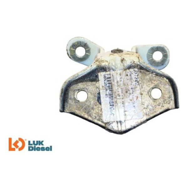 Dobradiça Porta Dianteira Inferior L/d Hyundai Hr